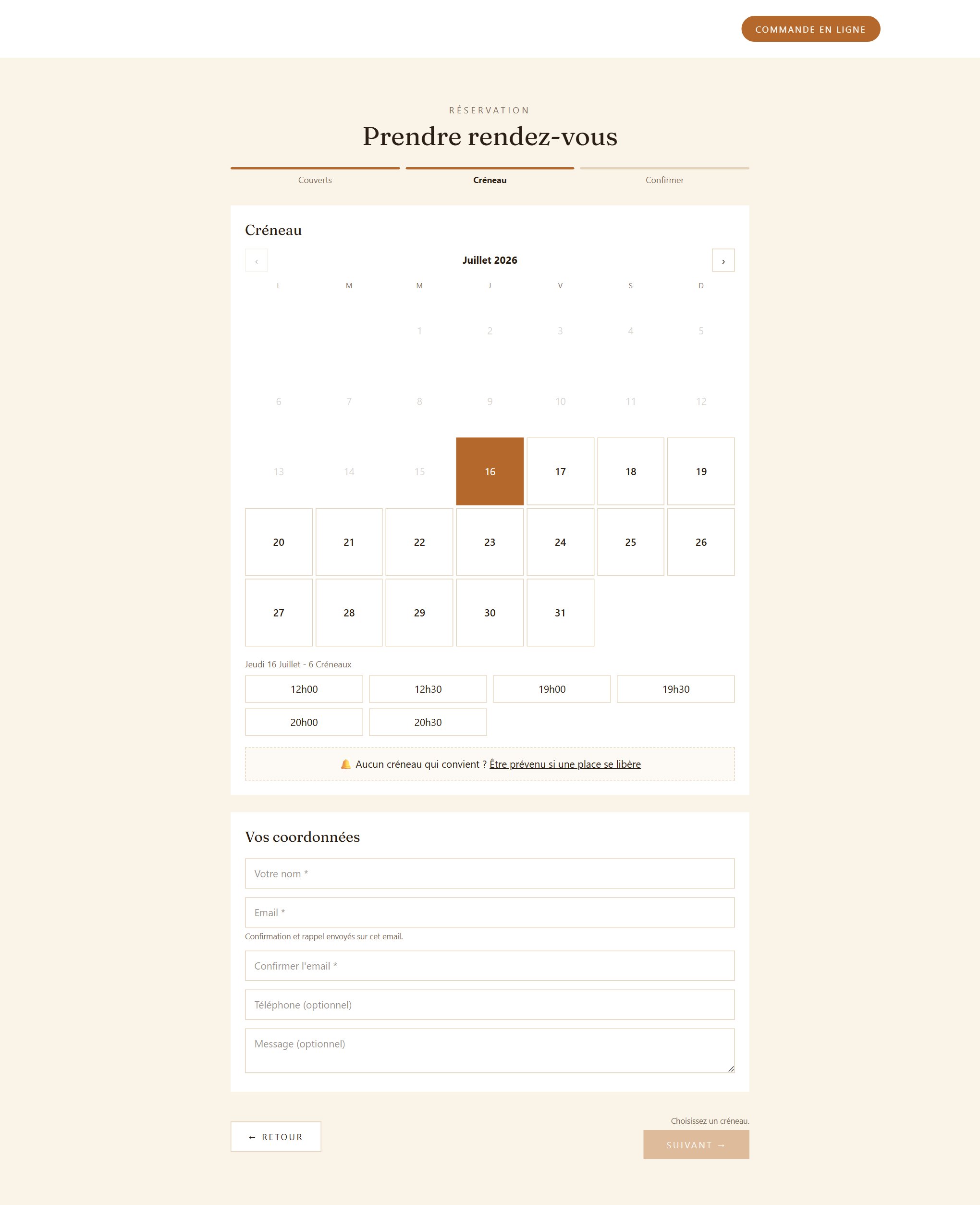Calendrier de réservation côté client : jours du mois et créneaux horaires disponibles